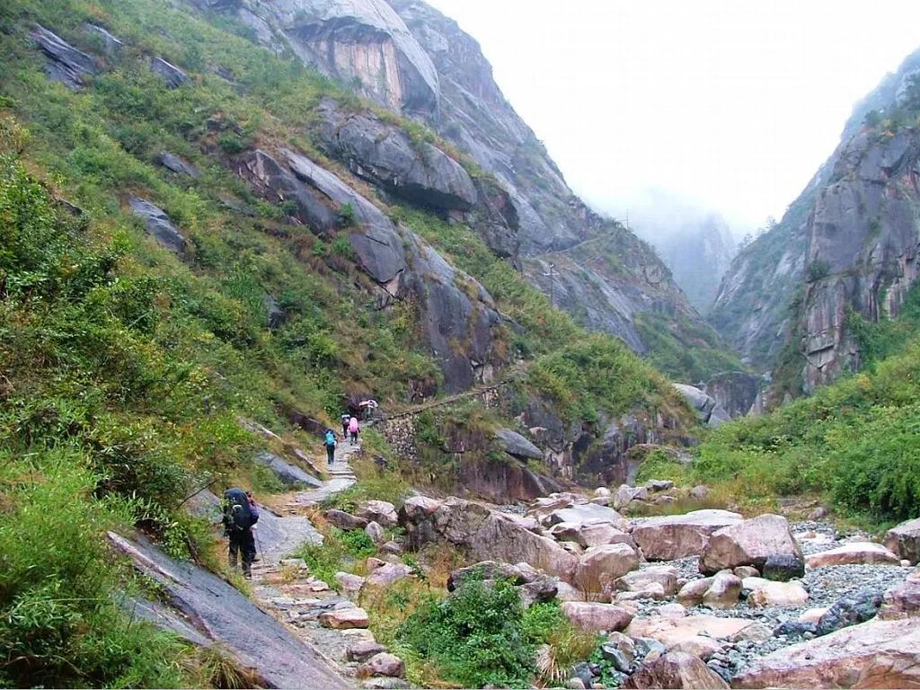 适合情侣一起去的踏青旅行地（国内情侣旅游推荐）