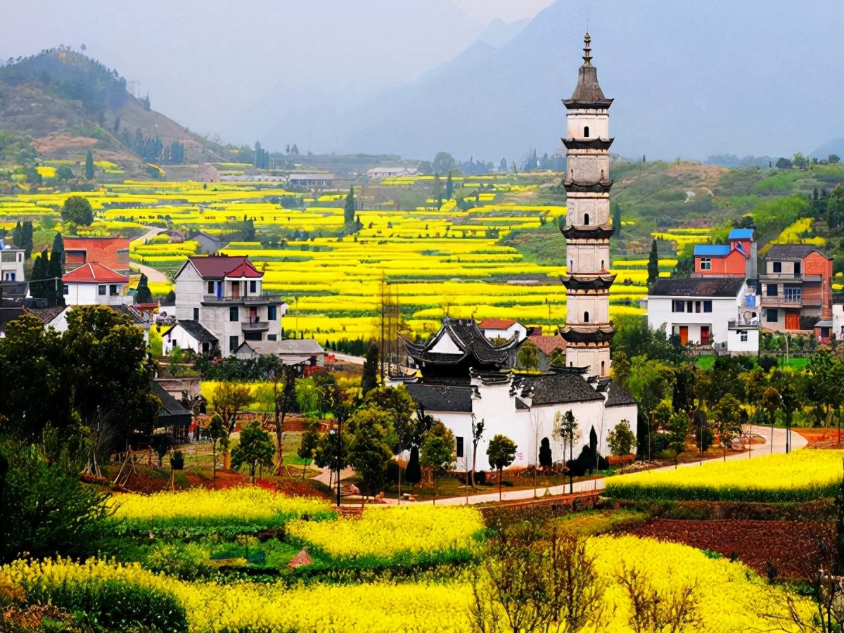 适合情侣一起去的踏青旅行地（国内情侣旅游推荐）