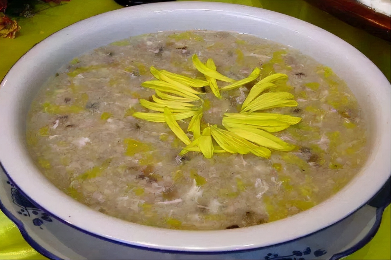 广东人喜欢吃什么口味的食物（粤菜最有名的10道菜）