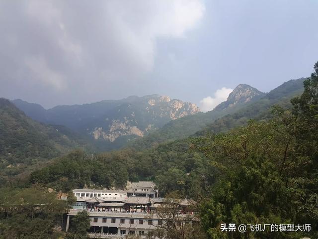 泰山上的宾馆多少钱 有泰安的吗？泰山顶旅馆多少钱一晚？