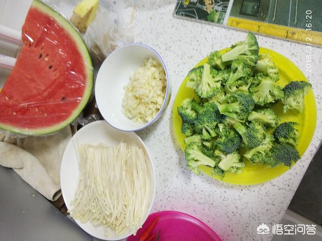 烤箱可以做什么美食 烤箱美食食谱大全？电烤箱都能做什么美食啊？有教程不？