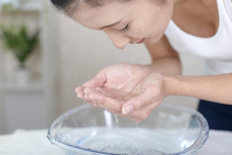 小时滴氨基酸洗面奶功效作用，小时滴氨基酸洗面奶怎么样